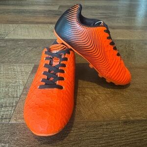 Kids Stealth Firm Ground Soccer Shoes/Cleats Kids Size 9.5 in Orange & Black
